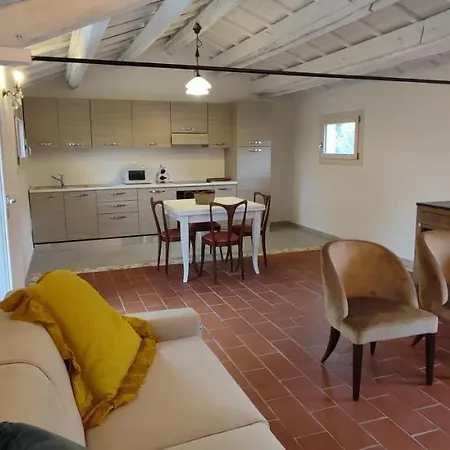 Chalet A Casa Di Mya